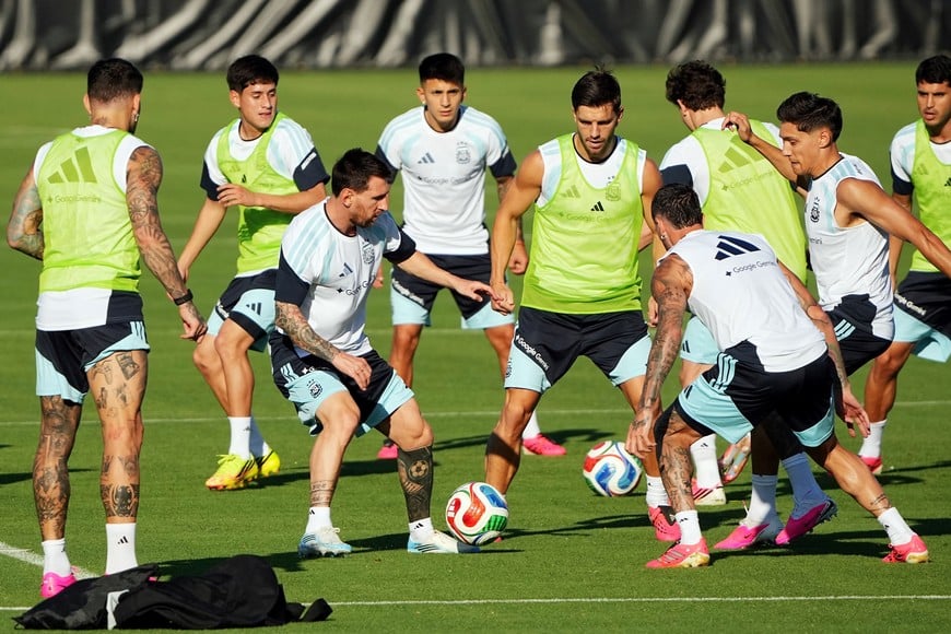 Soccer Football - FIFA World Cup 2026 - Argentina Training - Sporting KC Training Centre, Kansas City, Kansas, U.S. - June 11, 2026
Argentina's Lionel Messi with teammates during training IMAGN IMAGES via Reuters/Denny Medley