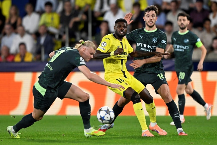 Soccer Football - UEFA Champions League - Villarreal v Manchester City - Estadio de la Ceramica, Villarreal, Spain - October 21, 2025
Manchester City's Erling Haaland in action with Villarreal's Thomas Partey REUTERS/Pablo Morano