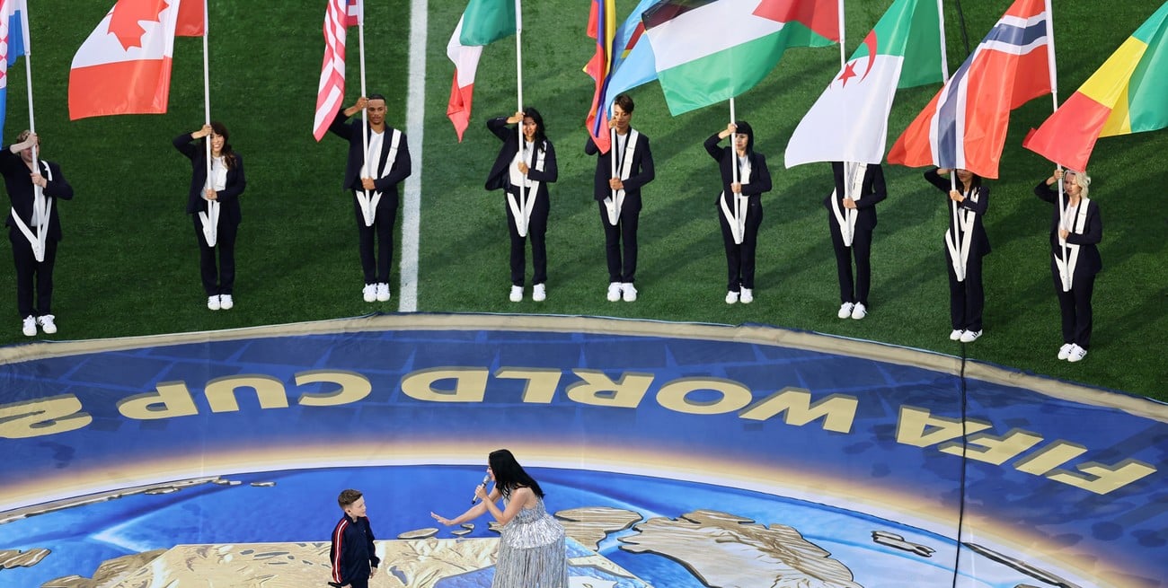 Soccer Football - FIFA World Cup 2026 - Group D - United States v Paraguay - Los Angeles Stadium, Inglewood, California, U.S. - June 12, 2026
Katy Perry performs before the match REUTERS/Daniel Cole
