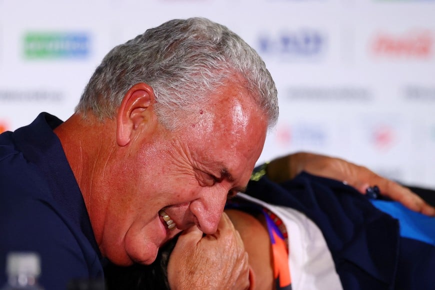 Soccer Football - FIFA World Cup 2026 - Paraguay Press Conference - Los Angeles Stadium, Inglewood, California, U.S. - June 11, 2026
Paraguay coach Gustavo Alfaro with an emotional Diego Gomez during the press conference REUTERS/Matthew Childs