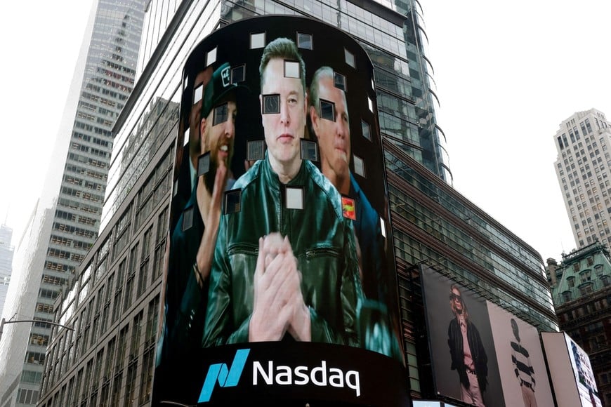 A live feed shows SpaceX CEO Elon Musk on the day of SpaceX's initial public offering (IPO) at the Nasdaq MarketSite, in New York City, U.S., June 12, 2026. REUTERS/Jeenah Moon