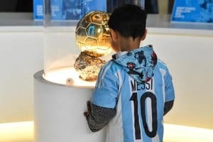 Se exhibirán objetos personales de Messi como el balón de oro, el botín de oro y camisetas usadas en finales de Qatar 2022 y Brasil 2021