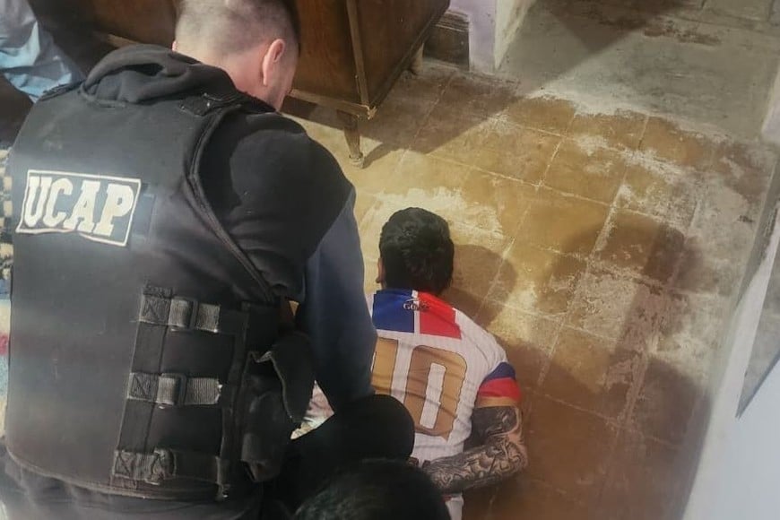 El momento de la detención de Samuel Elías Reyes. Crédito: Policía de Santa Fe