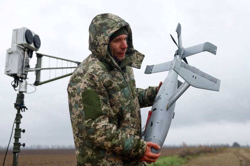 FILE PHOTO: Ukrainian service member Anatolii carries an AS3 interceptor unmanned aerial vehicle, part of a modular American-made, AI-powered counter-drone system MEROPS, during training at an undisclosed location, amid Russia's attack on Ukraine, April 10, 2026. REUTERS/Valentyn Ogirenko/File Photo