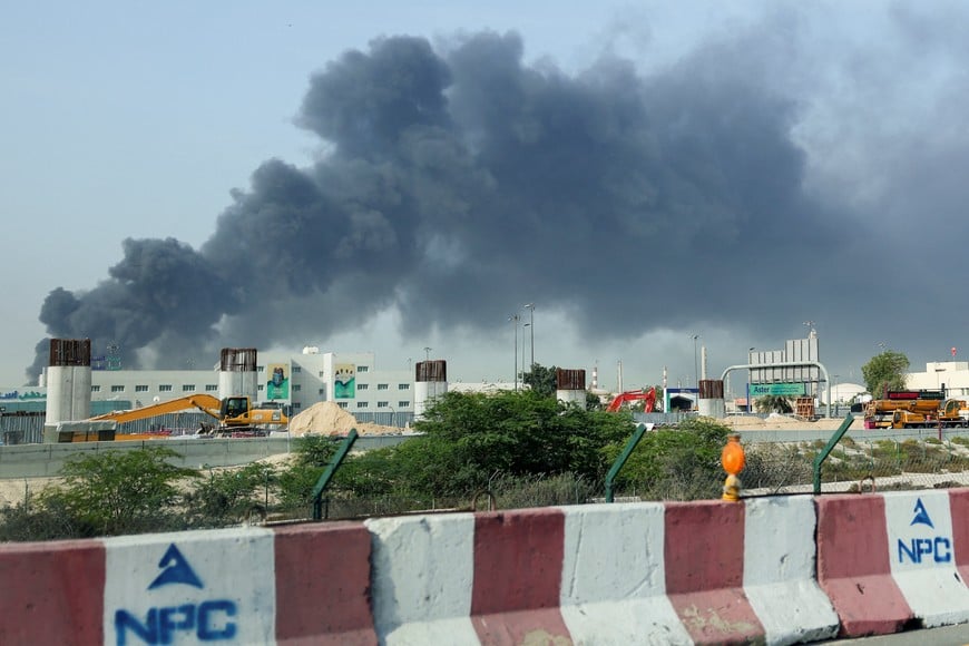 FILE PHOTO: Smoke billows from Jebel Ali port after an Iranian attack, following United States and Israel strikes on Iran, in Dubai, United Arab Emirates, March 1, 2026REUTERS/Raghed Waked/File Photo