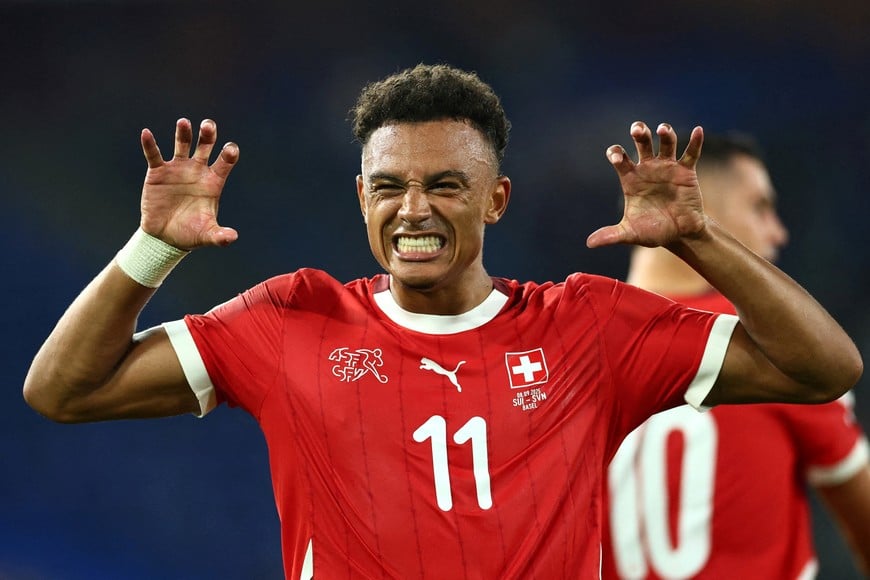 FILE PHOTO: Soccer Football - World Cup - UEFA Qualifiers - Group B - Switzerland v Slovenia - St. Jakob-Park, Basel, Switzerland - September 8, 2025
Switzerland's Dan Ndoye celebrates scoring their third goal REUTERS/Denis Balibouse/File Photo