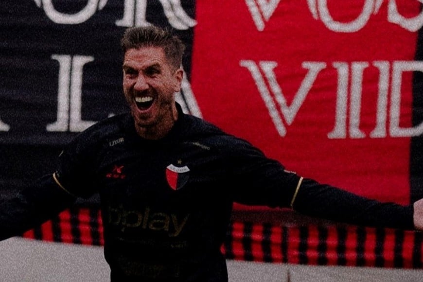Rasmussen festeja su primer gol con la camiseta de Colón. Foto: Prensa Colón.