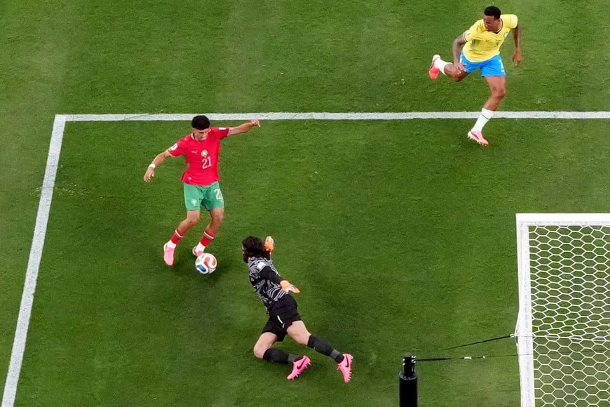 Soccer Football - FIFA World Cup 2026 - Group C - Brazil v Morocco - New York/New Jersey Stadium, East Rutherford, New Jersey, U.S. - June 13, 2026
Morocco's Ayoub Amaimouni in action with Brazil's Alisson Becker REUTERS/John Sibley