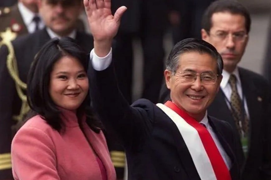 Keiko Fujimori cumpliendo compromisos protocolares junto a su padre, el ya fallecido Alberto Fujimori.