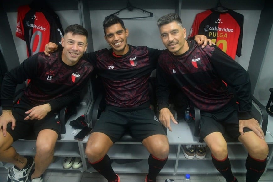 Lértora, Delgado y Goltz, campeones 2021 con Colón. Foto: Manuel Fabatía