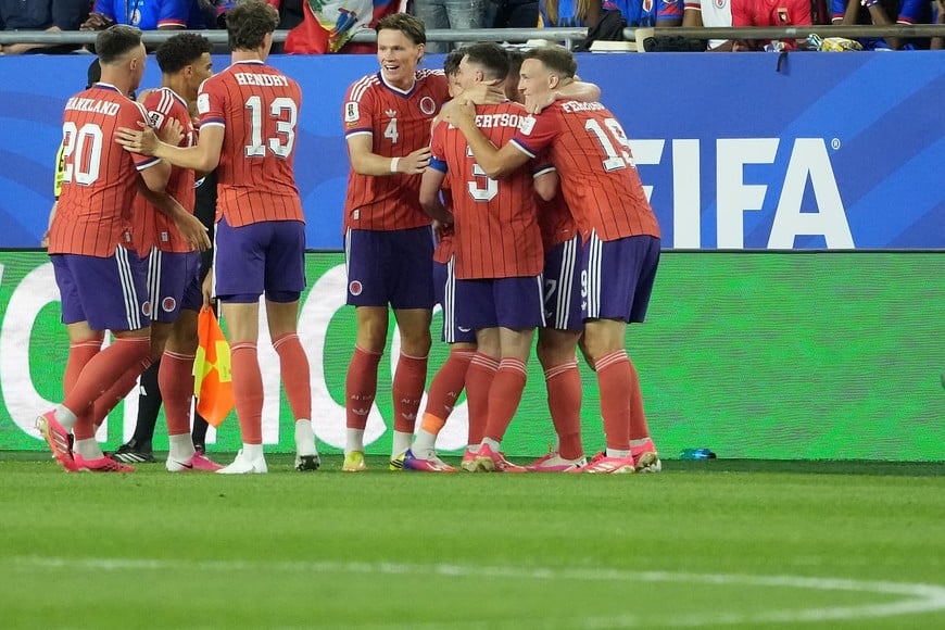 (260613) -- BOSTON, 13 junio, 2026 (Xinhua) -- Jugadores de Escocia festejan una anotación durante el partido del Grupo C de la fase de grupos de la Copa Mundial de la FIFA 2026 ante Haití, celebrado en el Estadio Boston, en Boston, Estados Unidos, el 13 de junio de 2026. (Xinhua/Huang Zongzhi) (rtg) (vf)