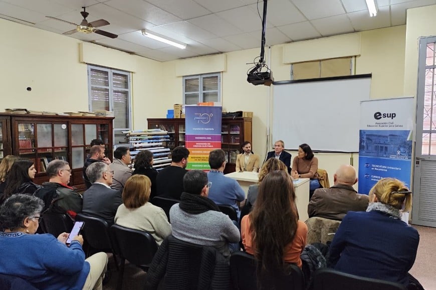 El seminario de ingreso a la UTN se cursa los sábados y ahora los aspirantes de Gálvez podrán hacerlo en su localidad. Foto: Gentileza