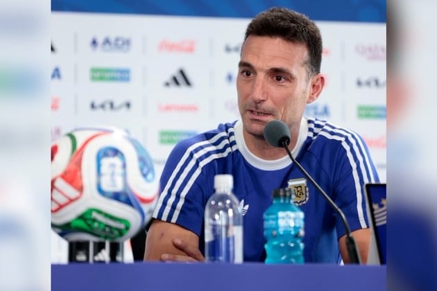 Scaloni brindó una conferencia de prensa antes del debut con Argelia. Foto: AFA.