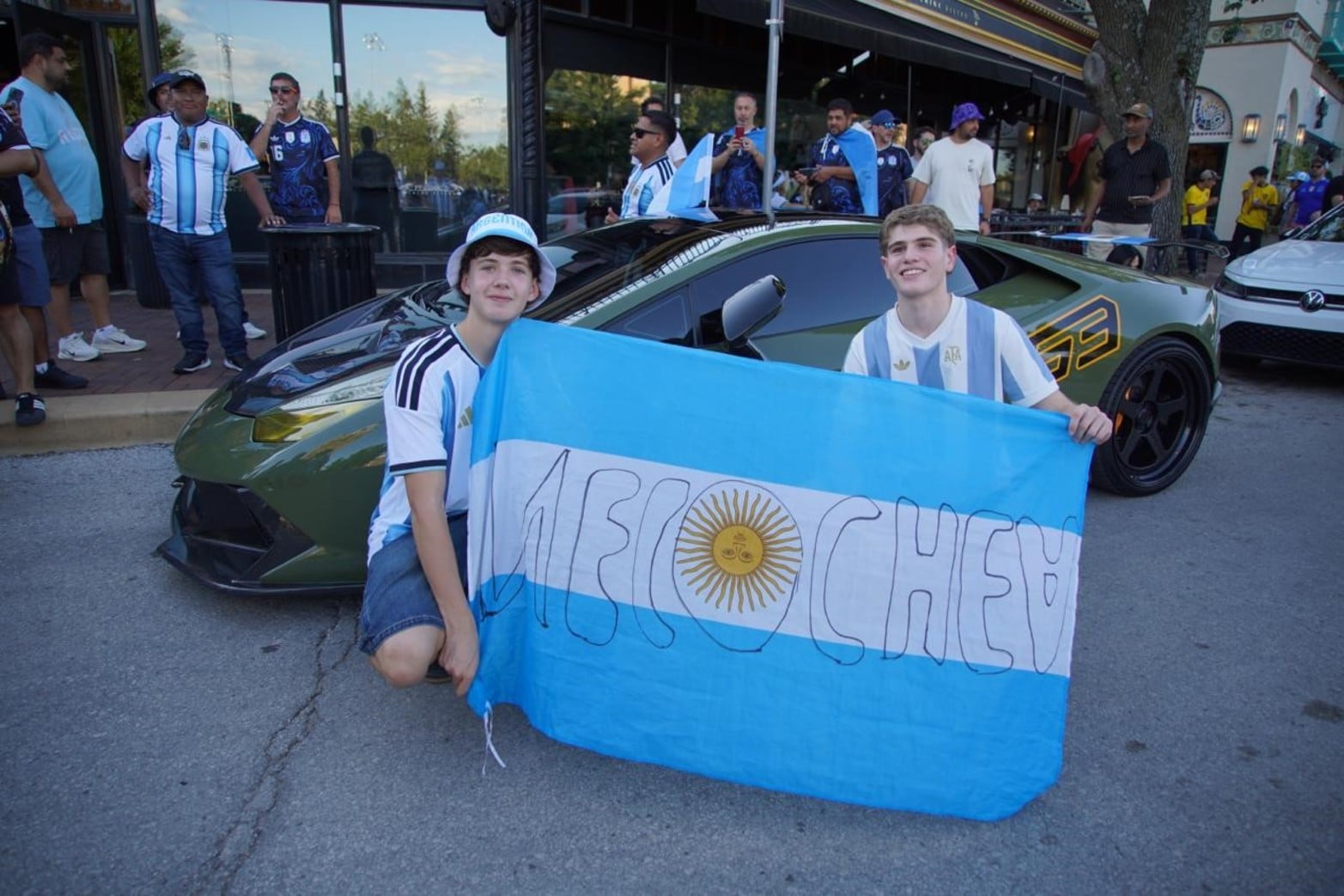 De Necochea al banderazo.
