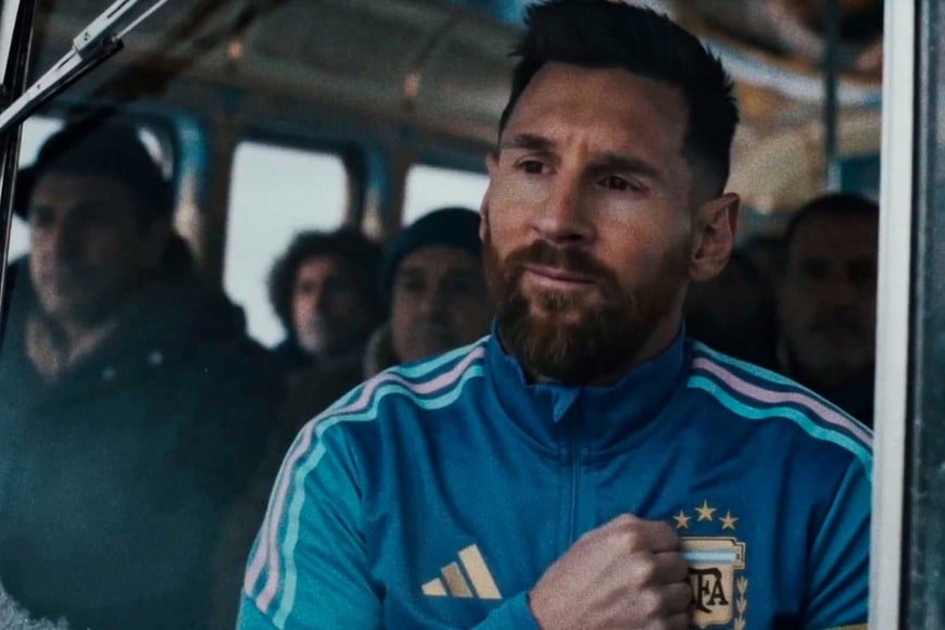 Messi cruza miradas con San Martín gracias a la IA.