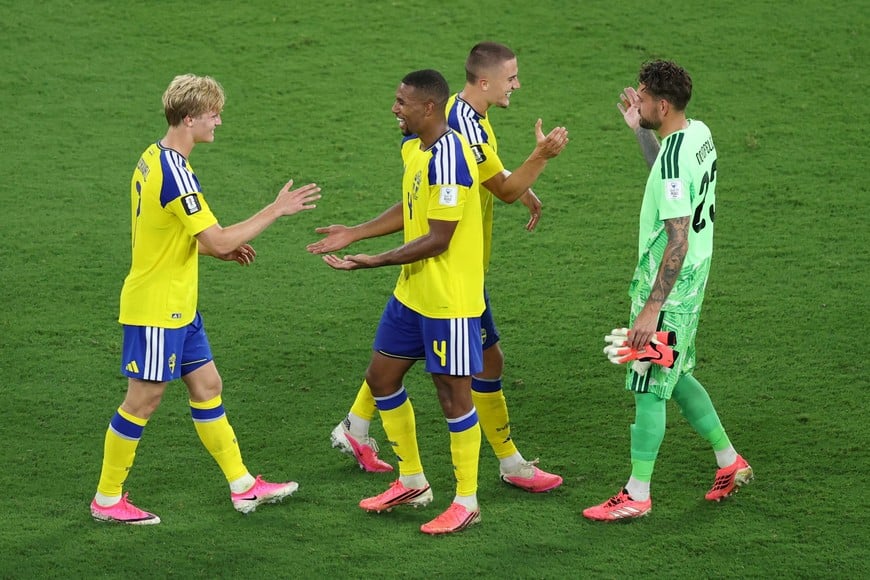 Soccer Football - FIFA World Cup 2026 - Group F - Sweden v Tunisia - Estadio Monterrey, Monterrey, Mexico - June 14, 2026
Sweden's Lucas Bergvall celebrates with Isak Hien after the match REUTERS/Raquel Cunha