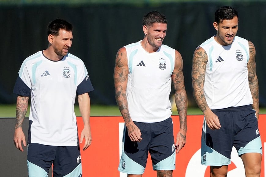 Soccer Football - FIFA World Cup 2026 - Argentina Training - Sporting KC Training Centre, Kansas City, Kansas, U.S. - June 15, 2026
Argentina's Rodrigo De Paul, Lionel Messi and Leandro Paredes during training IMAGN IMAGES via Reuters/Denny Medley