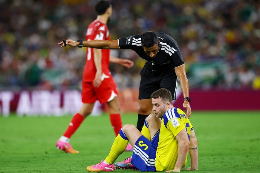 Soccer Football - FIFA World Cup 2026 - Group F - Sweden v Tunisia - Estadio Monterrey, Monterrey, Mexico - June 14, 2026
Sweden's Gabriel Gudmundsson reacts after sustaining an injury as referee Yael Falcon interacts with him REUTERS/Daniel Becerril
