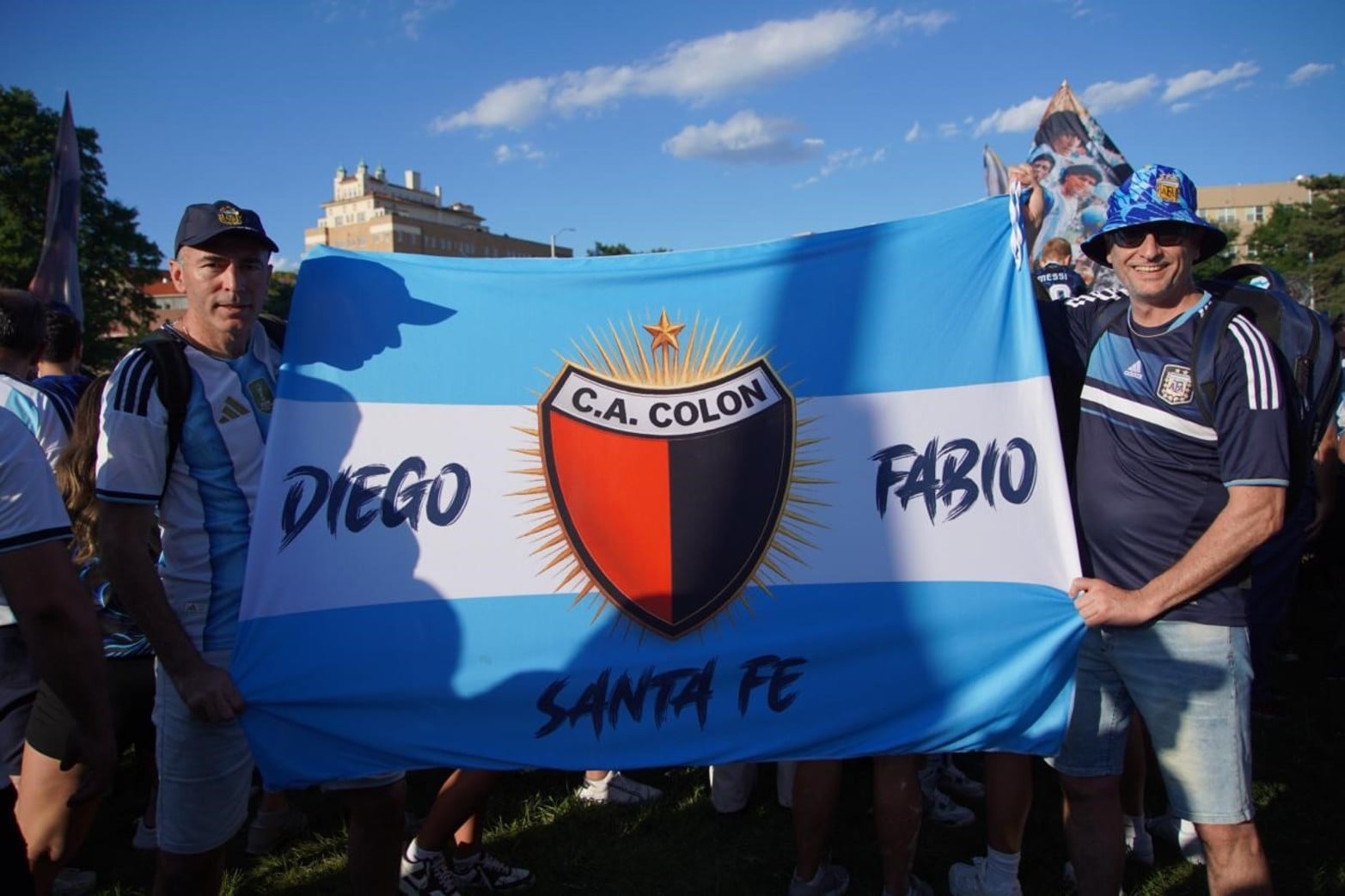 Colón de Santa Fe, presente en el banderazo.