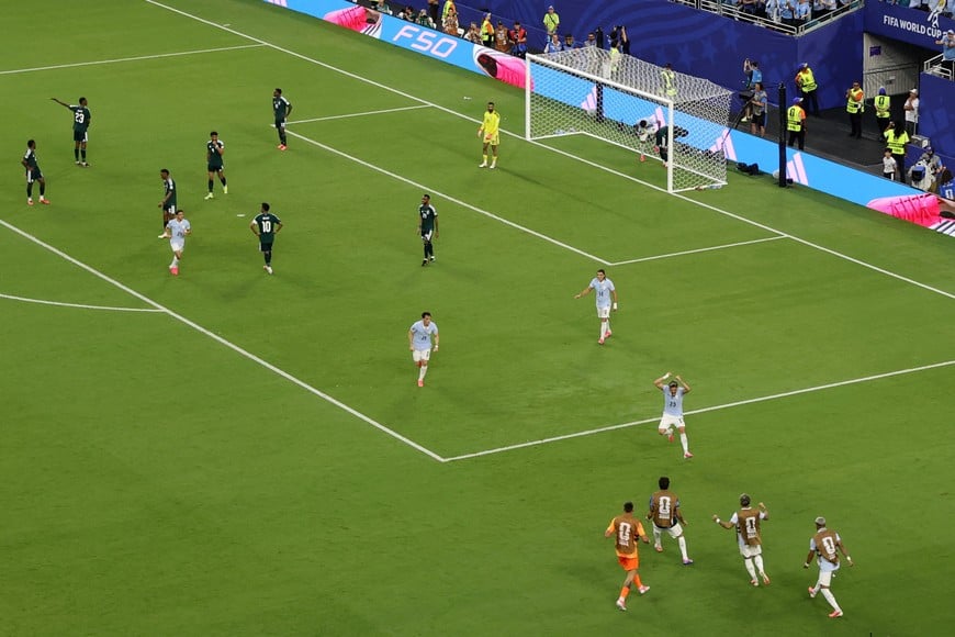 Soccer Football - FIFA World Cup 2026 - Group H - Saudi Arabia v Uruguay - Miami Stadium, Miami Gardens, Florida, U.S. - June 15, 2026
Uruguay's Maxi Araujo celebrates scoring their first goal with teammates REUTERS/Paul Childs