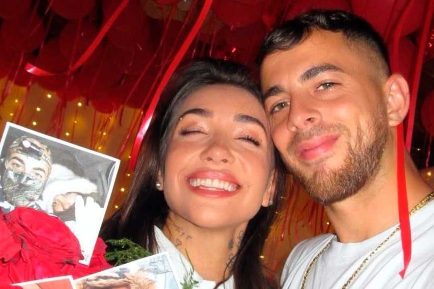 Becerra mantiene un vinculo amoros con el cantante J Rei hace años.