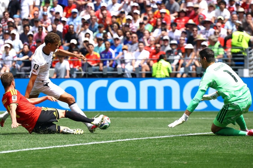 Soccer Football - FIFA World Cup 2026 - Group G - Belgium v Egypt - Seattle Stadium, Seattle, Washington, U.S. - June 15, 2026
Egypt's Hamza Abdelkarim in action with Belgium's Brandon Mechele and Thibaut Courtois REUTERS/Albert Gea