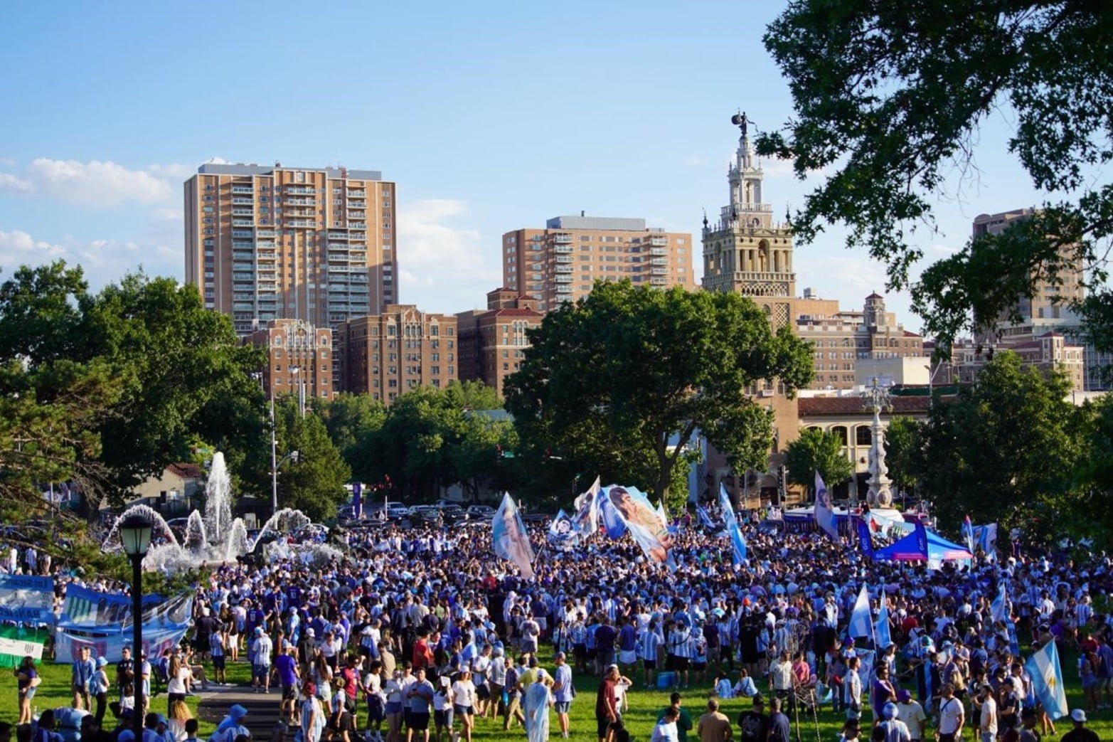Argentinos en el banderazo.