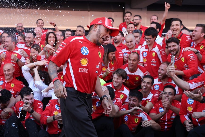 Formula One F1 - Barcelona-Catalunya Grand Prix - Circuit de Barcelona-Catalunya, Barcelona, Spain - June 14, 2026
Ferrari's Lewis Hamilton celebrates with team members after winning the Barcelona-Catalunya Grand Prix REUTERS/Bruna Casas