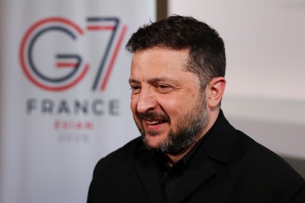 El presidente de Ucrania, Volodymyr Zelenskiy, participa en una videoconferencia durante la cumbre del G7 en Evian-les-Bains, Francia. Foto: REUTERS / Denis Balibouse.