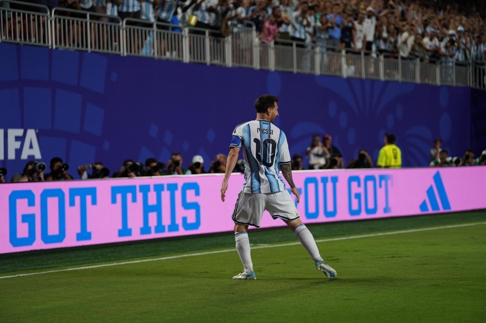 Las fotos de El Litoral en una noche histórica:  Argentina le ganó 3-0 a Argelia