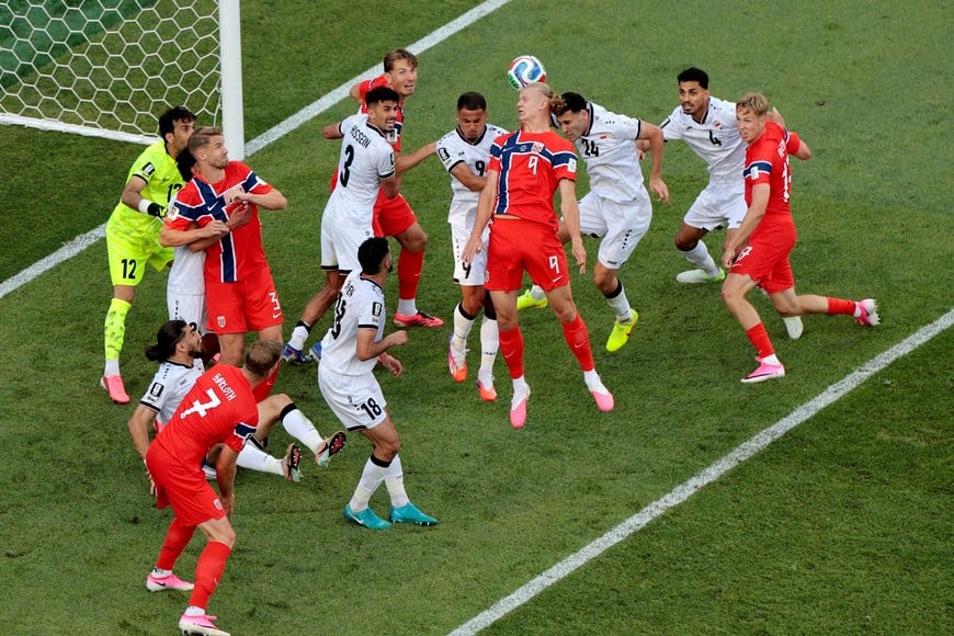 Soccer Football - FIFA World Cup 2026 - Group I - Iraq v Norway - Boston Stadium, Foxborough, Massachusetts, U.S. - June 16, 2026
Norway's Erling Haaland in action with Iraq's Ali Al Hamadi and Zaid Ismael REUTERS/Brian Snyder