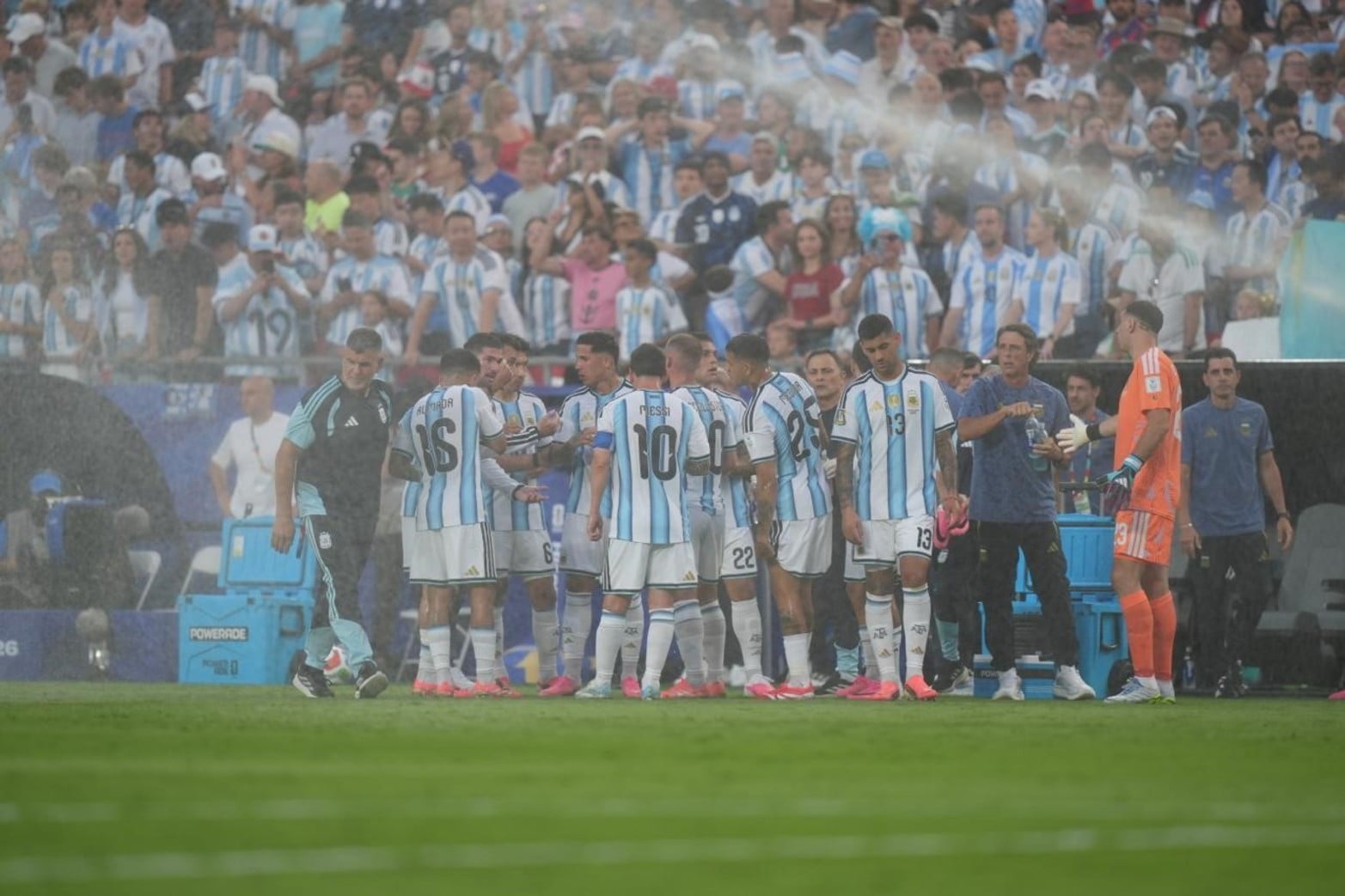 Las fotos de El Litoral en una noche histórica:  Argentina le ganó 3-0 a Argelia