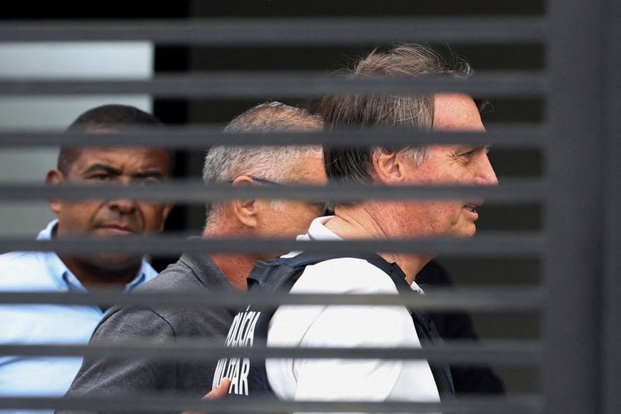 Former Brazilian President Jair Bolsonaro arrives home to begin serving house arrest following authorization by Supreme Court Justice Alexandre de Moraes, after Bolsonaro was convicted by a Supreme Court majority of plotting a coup to remain in power after losing the 2022 election, in Brasilia, Brazil March 27, 2026. REUTERS/Adriano Machado TPX IMAGES OF THE DAY