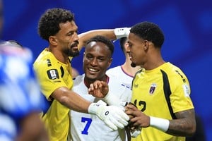Vozinha, Jovane Cabral y Marcio Rosa de Cabo Verde celebran después del partido. Crédito: REUTERS.