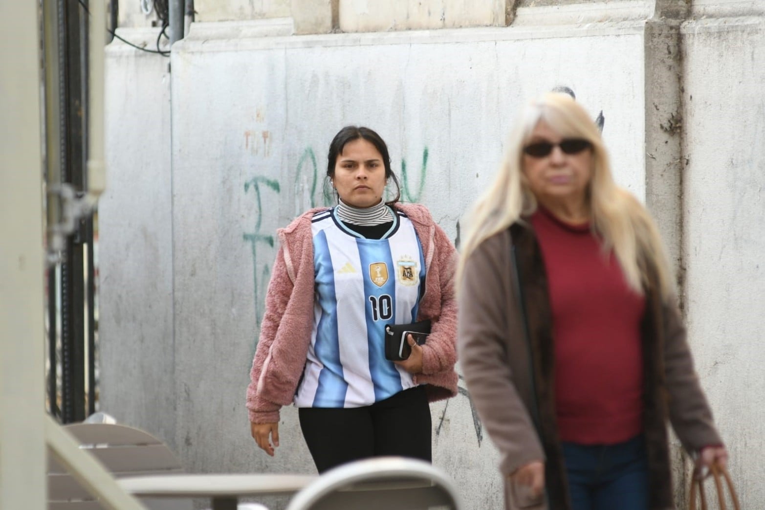 La Peatonal de la ciudad de Santa Fe en la previa al debut de Argentina en el Mundial.