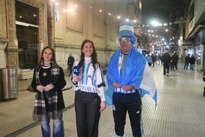 El Litoral y su previa de Argentina vs Argelia con la transmisión de CyD Litoral desde La City. Crédito: Manuel Fabatía