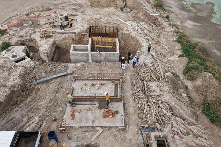 De acuerdo con la información técnica difundida por las autoridades provinciales, la obra registra un avance cercano al 40 %.