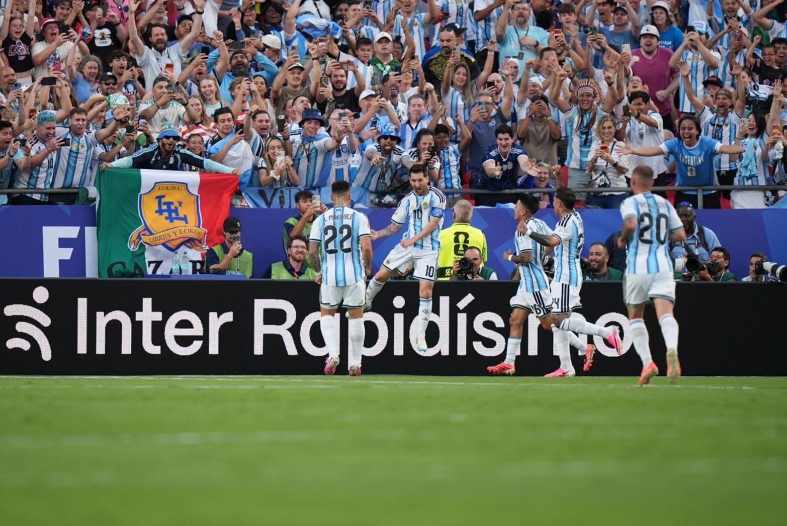 Las fotos de El Litoral en una noche histórica:  Argentina le ganó 3-0 a Argelia