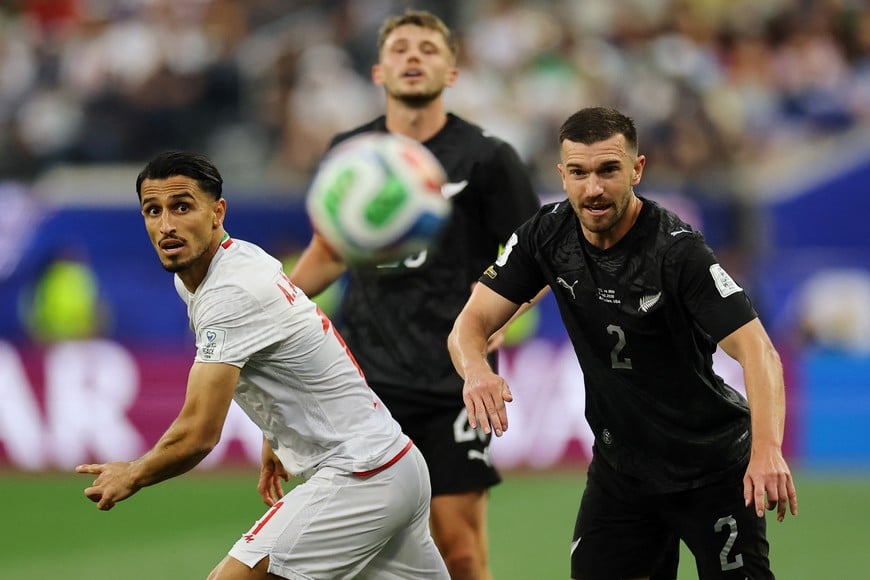 Soccer Football - FIFA World Cup 2026 - Group G - Iran v New Zealand - Los Angeles Stadium, Inglewood, California, U.S. - June 15, 2026
New Zealand's Tim Payne in action with Iran's Ali Alipour REUTERS/Daniel Cole