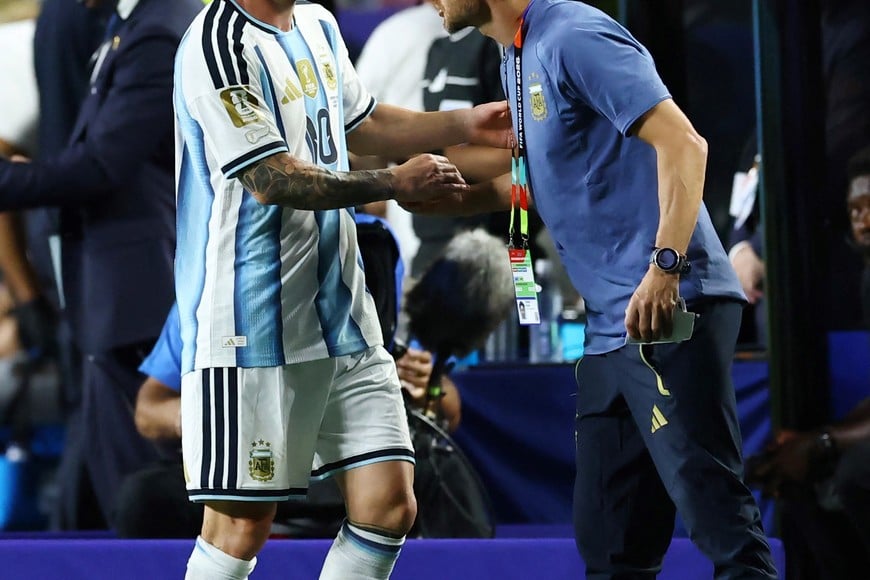 Pablo Aimar integra el cuerpo técnico de Lionel Scaloni junto a Walter Samuel y Roberto Ayala. Foto: Reuters