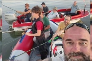 Buscan a cinco pescadores que desaparecieron en el Río de la Plata.