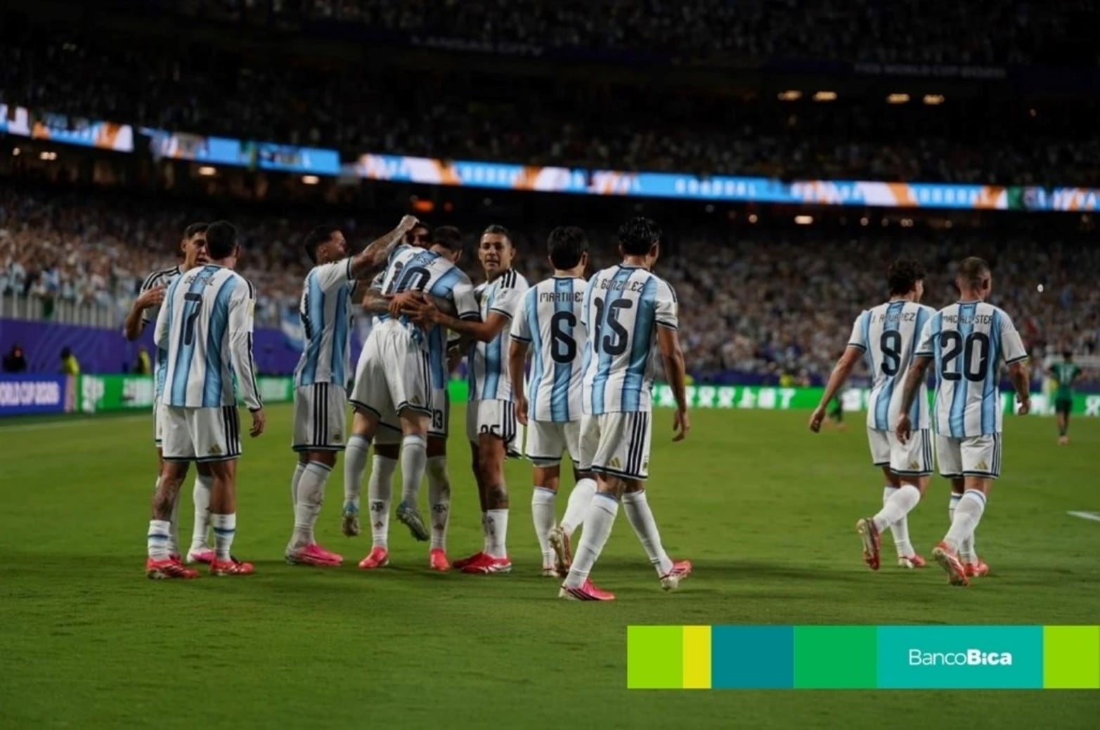Las fotos de El Litoral en una noche histórica: Argentina le ganó 3-0 a Argelia.