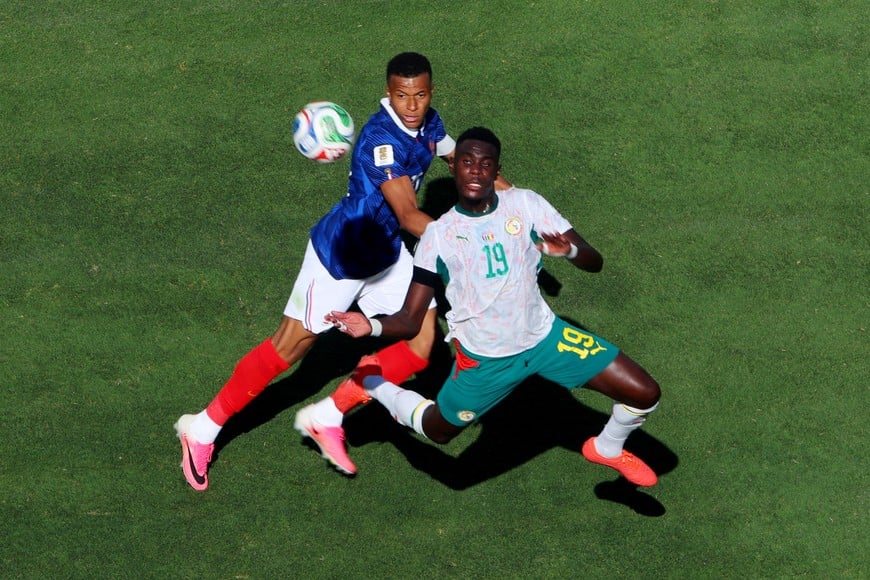 Soccer Football - FIFA World Cup 2026 - Group I - France v Senegal - New York/New Jersey Stadium, East Rutherford, New Jersey, U.S. - June 16, 2026
France's Kylian Mbappe in action with Senegal's Moussa Niakhate REUTERS/Mike Segar