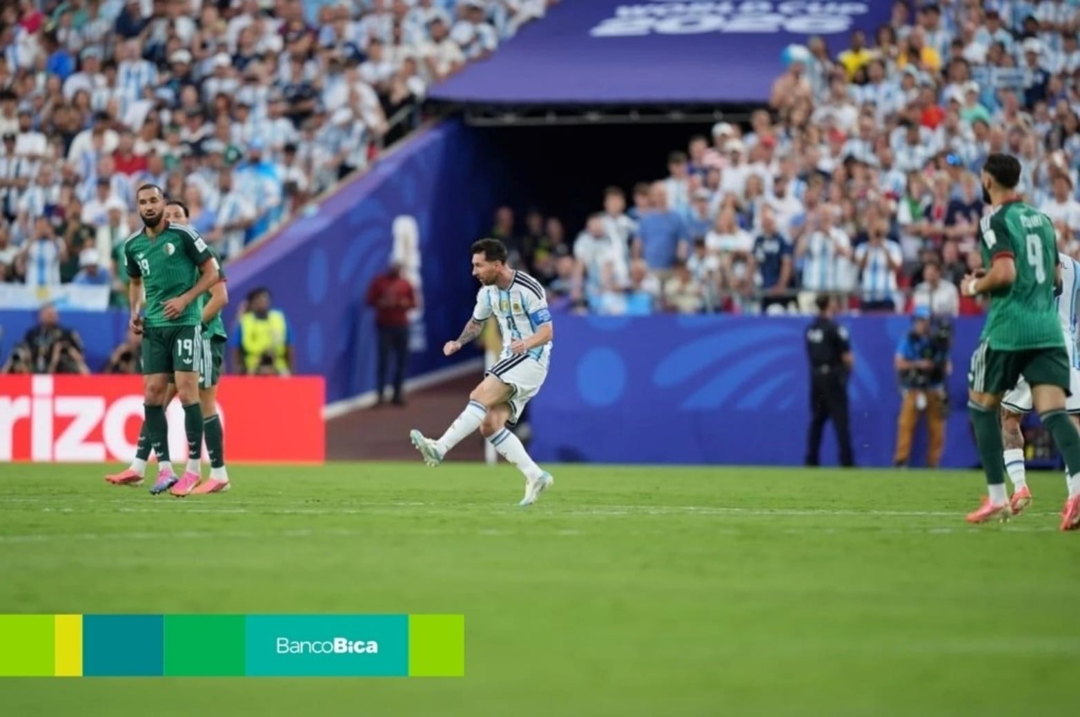 Las fotos de El Litoral en una noche histórica: Argentina le ganó 3-0 a Argelia.