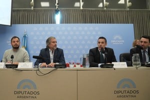 El procurador del Tesoro de la Nación, Sebastián Amerio; y el secretario Legal y Administrativo del Ministerio de Economía de la Nación, Juan Ignacio Stampalija, brindaron detalles del proyecto que ya cuenta con media sanción del Senado.