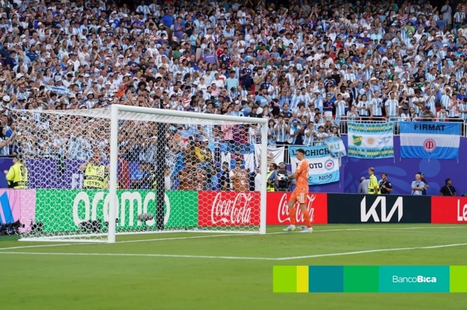 Las fotos de El Litoral en una noche histórica: Argentina le ganó 3-0 a Argelia.