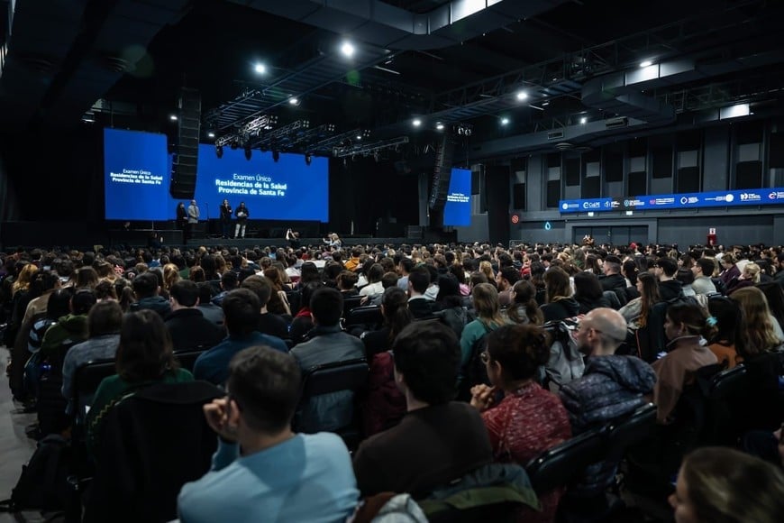 En Rosario, en La Segunda Seguros Arena, había más de mil aspirantes realizando la prueba bajo el nuevo sistema provincial. Foto: Gentileza