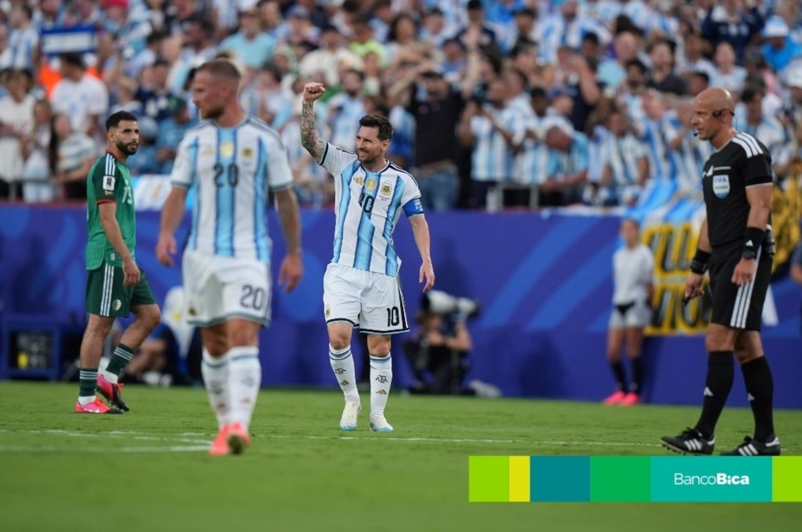 Las fotos de El Litoral en una noche histórica: Argentina le ganó 3-0 a Argelia.