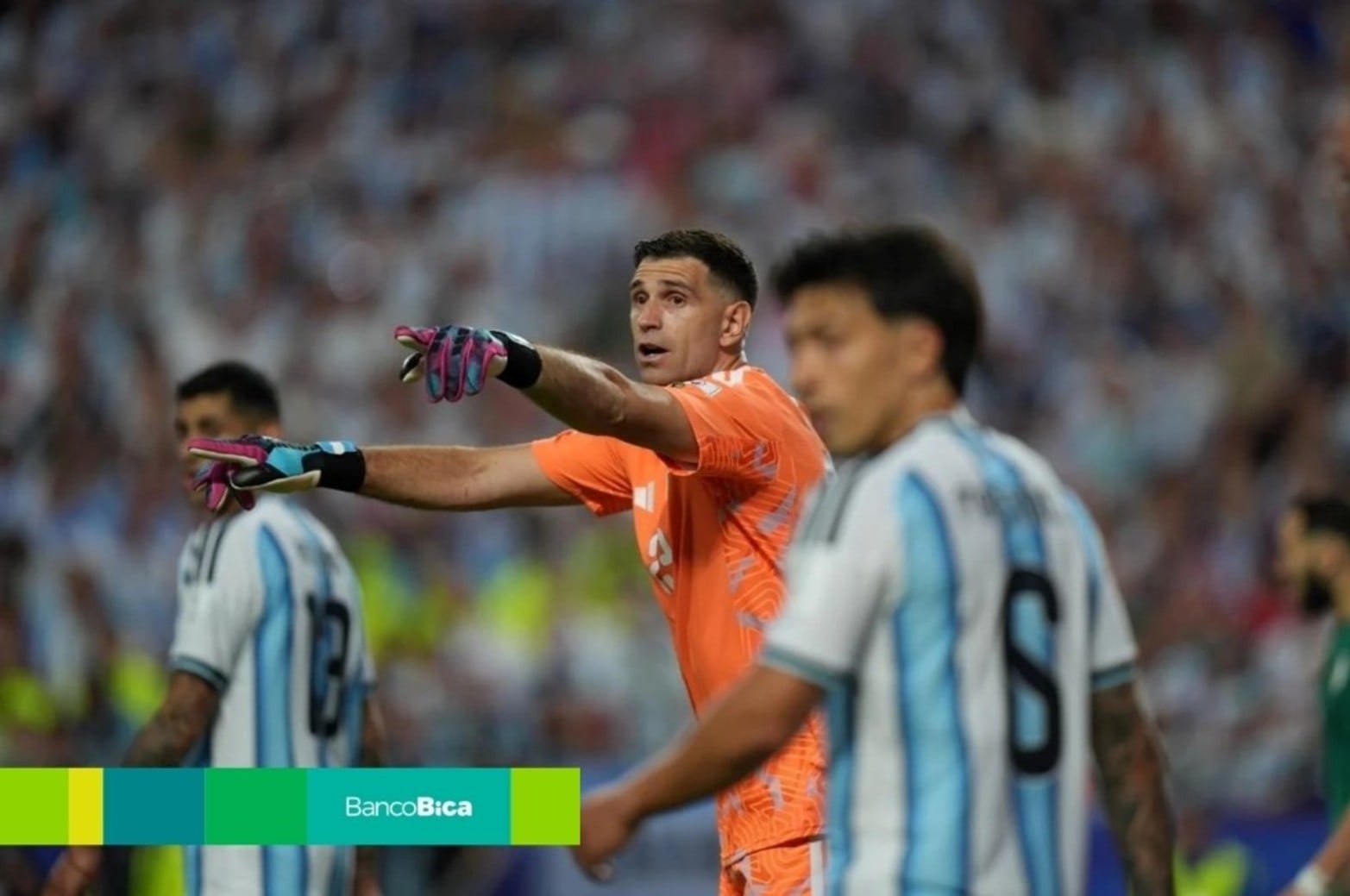 Las fotos de El Litoral en una noche histórica: Argentina le ganó 3-0 a Argelia.