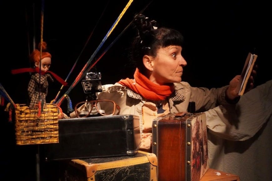 Obra teatral “Las soñadoras, otra historia de la ciencia...”, del grupo La Escalera de Puerto Madryn, interpretada por Maribel Bordenave y dirigida por Cristian Palacios.